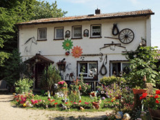 Das Bauernhaus, ins Landschaftsbild eingepasst, gemütlich